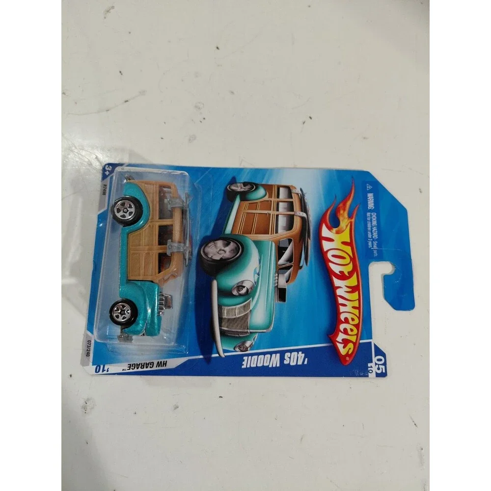 NIP Hot Wheels Garage 2010 1:64 Die Cast 40 Woodie Station Wagon w/Surf Boards